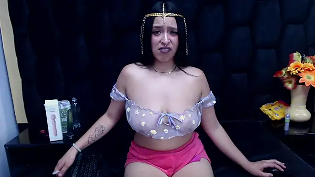 Sarah Hornny online show from 12.21.24