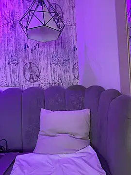 AbyThompson online show from 03.04.26