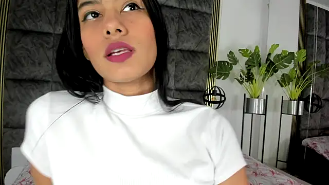 Snapshot of LaurenRodriiguez chatting on 03.06.25 LaurenRodriiguez online show from 03.06.25