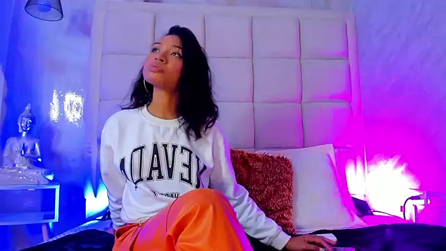 Snapshot of andymiller_ chatting on 12.04.25 andymiller online show from 12.04.25