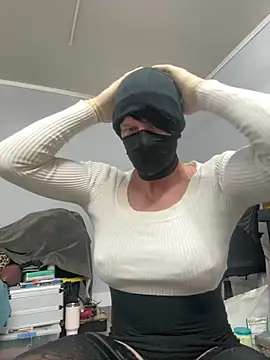 UtopianMisfit1 online show from 04.10.26