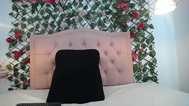 Snapshot of LucyCute_1 chatting on 03.26.26 LucyCute 1 online show from 03.26.26