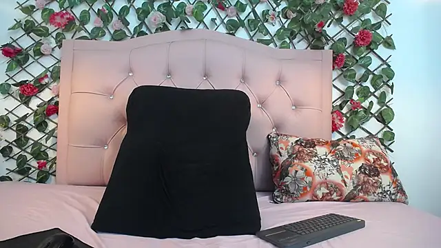 Snapshot of LucyCute_1 chatting on 04.13.26 LucyCute 1 online show from 04.13.26