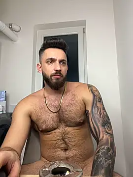 Snapshot of LoveIsBlind_ chatting on 12.27.24 LoveIsBlind  online show from 12.27.24