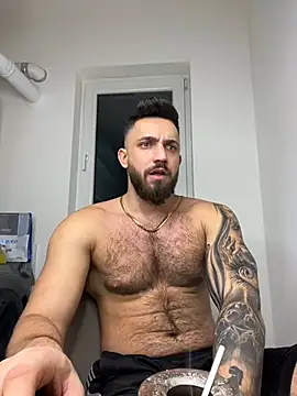 Snapshot of LoveIsBlind_ chatting on 12.30.24 LoveIsBlind  online show from 12.30.24