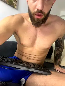 Snapshot of LoveIsBlind_ chatting on 09.28.25 LoveIsBlind  online show from 09.28.25