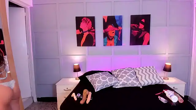 Elizabeth Santos online show from 02.25.25