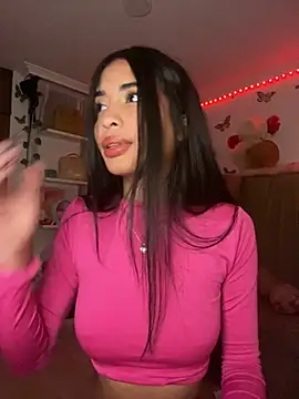 Snapshot of lina_pink chatting on 01.18.25 lina pink online show from 01.18.25