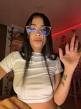 Snapshot of lina_pink chatting on 02.12.25 lina pink online show from 02.12.25