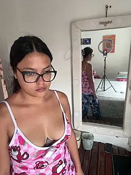 Snapshot of Karla-sexy01 chatting on 11.13.25 Karla-sexy01 online show from 11.13.25