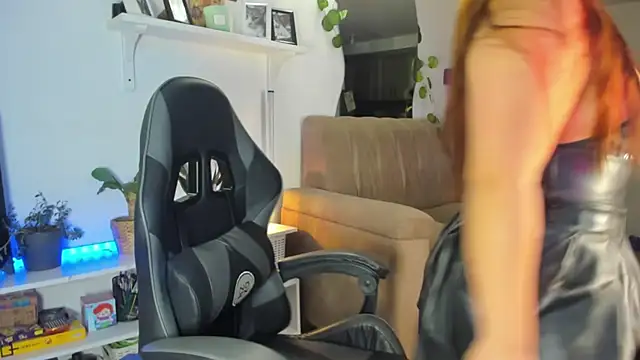 evy orange1 online show from 02.04.26