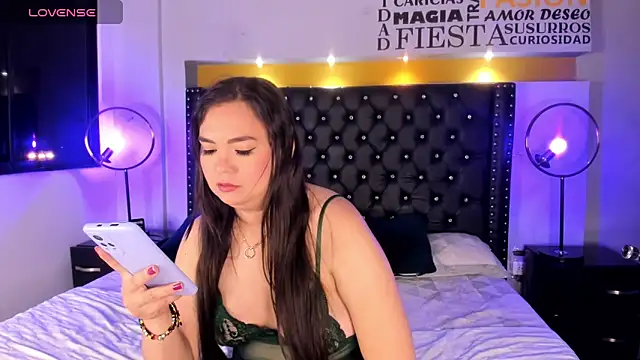 Snapshot of MADISSONLOVE_ chatting on 04.23.26 MADISSONLOVE online show from 04.23.26