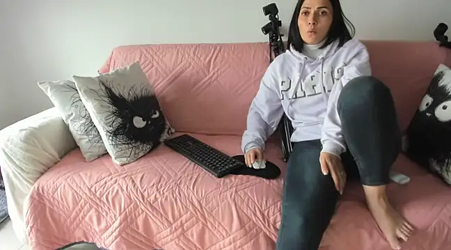 Snapshot of Emma_Jnes chatting on 03.18.25 Emma Jnes online show from 03.18.25