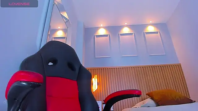 LUCYAMARS1 online show from 11.18.25