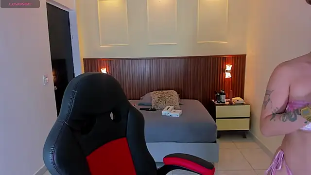 LUCYAMARS1 online show from 11.27.25