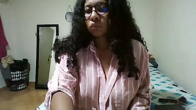 Snapshot of Ivon-09 chatting on 04.19.26 Ivon-09 online show from 04.19.26
