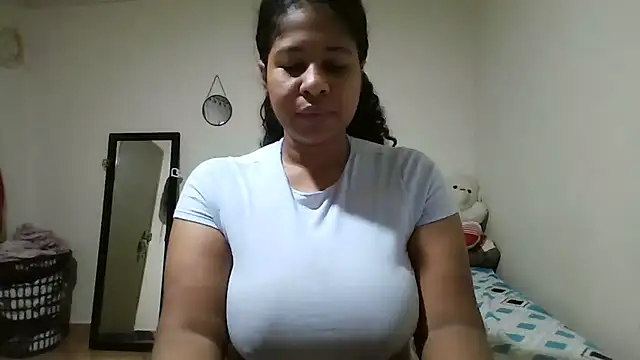 Snapshot of Ivon-09 chatting on 04.20.26 Ivon-09 online show from 04.20.26