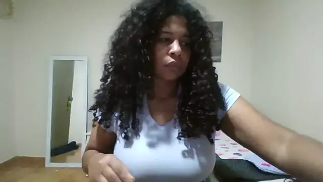 Snapshot of Ivon-09 chatting on 05.13.26 Ivon-09 online show from 05.13.26