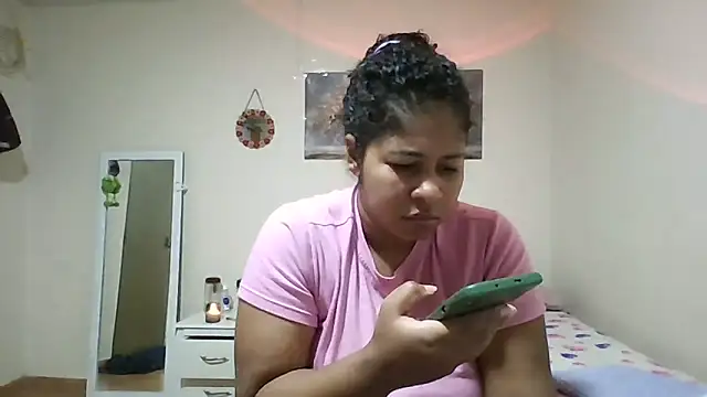 Snapshot of Ivon-09 chatting on 05.19.26 Ivon-09 online show from 05.19.26