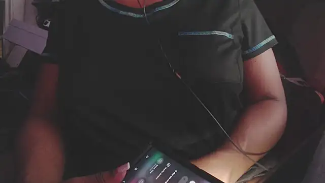 TheMoniqueMiles online show from 07.12.26