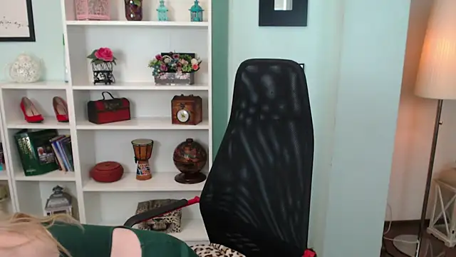 LisaCaprice online show from 10.09.25