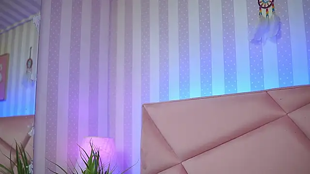 Snapshot of SabrinaHope chatting on 03.15.25 SabrinaHope online show from 03.15.25