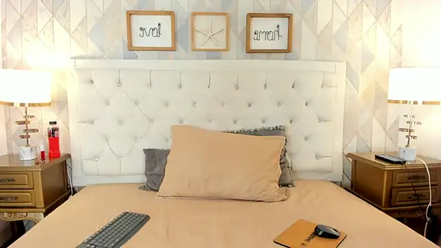 SamanthaFerrer   online show from 12.20.25