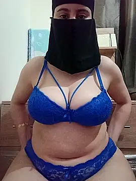 Snapshot of Arabic-Rose chatting on 02.19.25 Arabic-Rose online show from 02.19.25