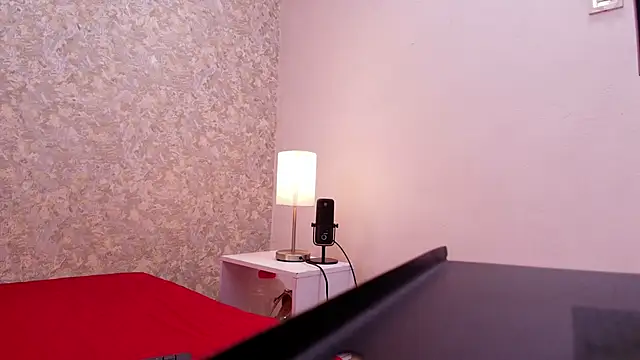 Snapshot of nicol_f chatting on 01.24.25 nicol f online show from 01.24.25