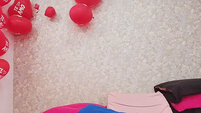 Snapshot of nicol_f chatting on 02.13.25 nicol f online show from 02.13.25