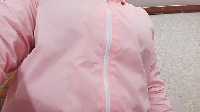 Snapshot of nicol_f chatting on 09.15.25 nicol f online show from 09.15.25