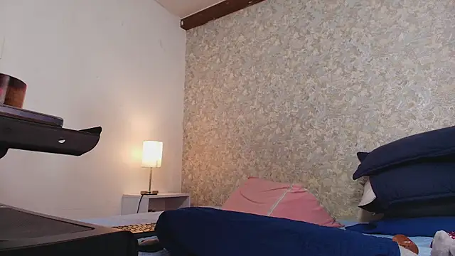 Snapshot of nicol_f chatting on 09.20.25 nicol f online show from 09.20.25