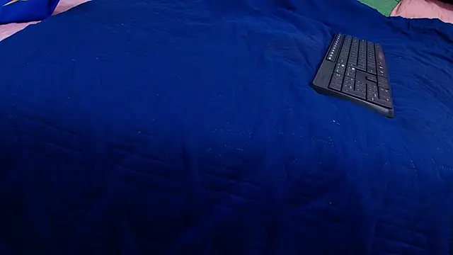 Snapshot of nicol_f chatting on 10.07.25 nicol f online show from 10.07.25