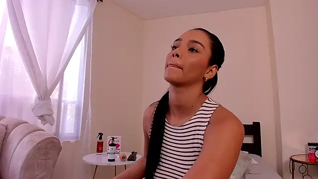 evely coelloo online show from 12.02.24