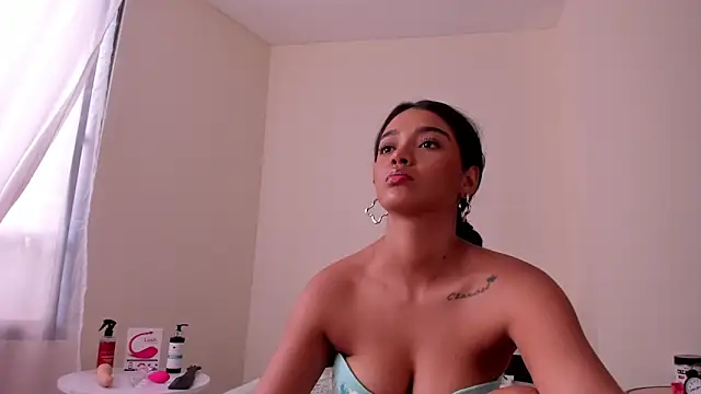 evely coelloo online show from 12.03.24