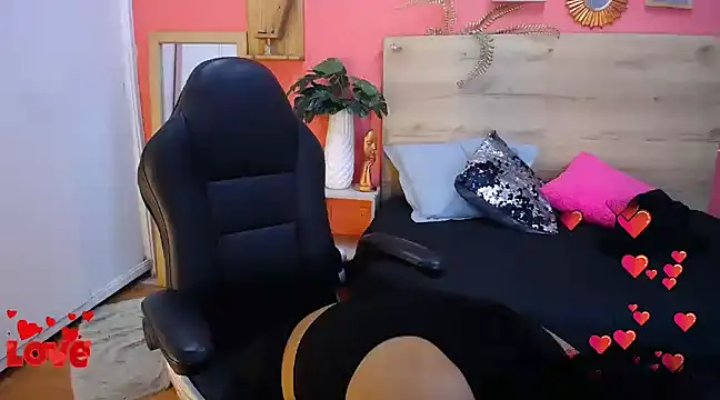 scarlet-foox online show from 03.14.25