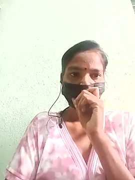 Snapshot of anusiya01 chatting on 01.21.25 anusiya01 online show from 01.21.25