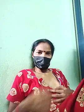 Snapshot of anusiya01 chatting on 01.28.25 anusiya01 online show from 01.28.25