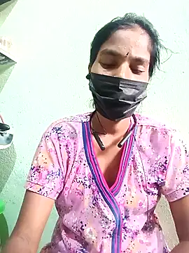 Snapshot of anusiya01 chatting on 02.05.25 anusiya01 online show from 02.05.25