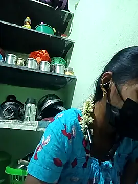 Snapshot of anusiya01 chatting on 02.08.25 anusiya01 online show from 02.08.25