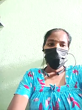 Snapshot of anusiya01 chatting on 02.18.25 anusiya01 online show from 02.18.25