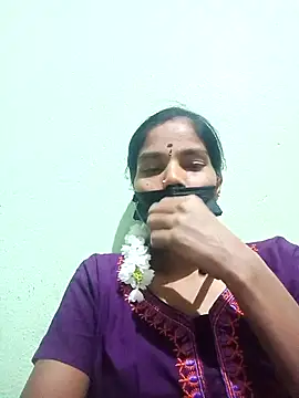 Snapshot of anusiya01 chatting on 02.21.25 anusiya01 online show from 02.21.25