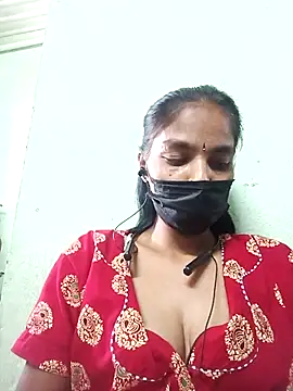 Snapshot of anusiya01 chatting on 02.26.25 anusiya01 online show from 02.26.25