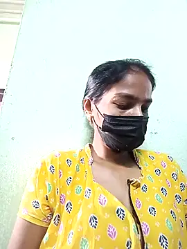 Snapshot of anusiya01 chatting on 03.17.25 anusiya01 online show from 03.17.25