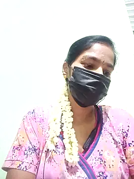 Snapshot of anusiya01 chatting on 03.21.25 anusiya01 online show from 03.21.25