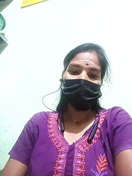 Snapshot of anusiya01 chatting on 09.17.25 anusiya01 online show from 09.17.25