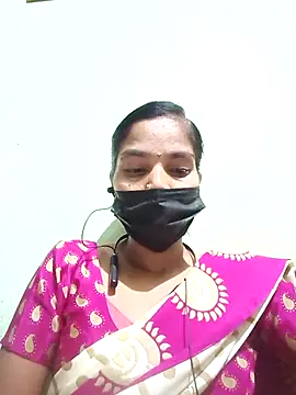 Snapshot of anusiya01 chatting on 09.25.25 anusiya01 online show from 09.25.25