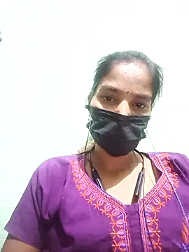 Snapshot of anusiya01 chatting on 09.28.25 anusiya01 online show from 09.28.25