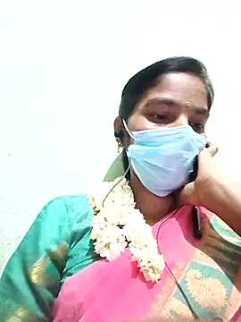 Snapshot of anusiya01 chatting on 10.05.25 anusiya01 online show from 10.05.25