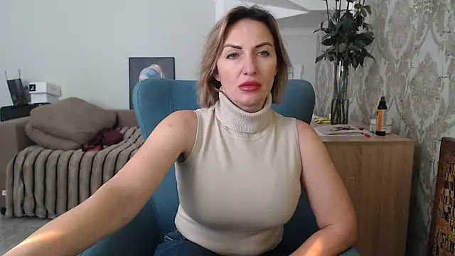 Snapshot of Mallinia chatting on 03.13.26 Mallinia online show from 03.13.26